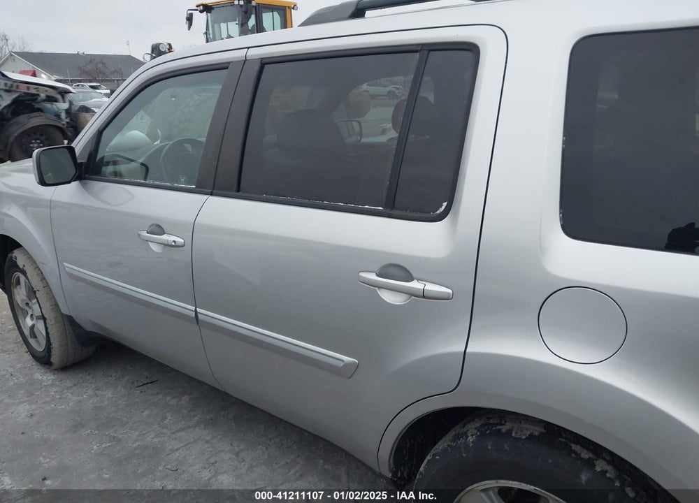 2011 HONDA PILOT EX-L VIN: 5FNYF4H50BB053553