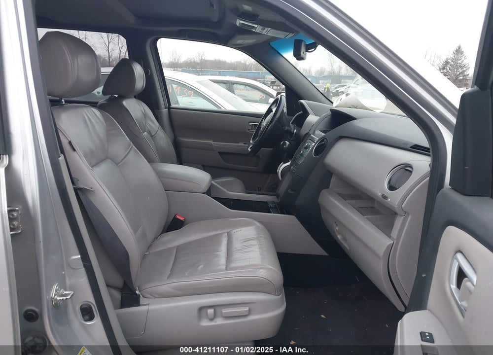 2011 HONDA PILOT EX-L VIN: 5FNYF4H50BB053553