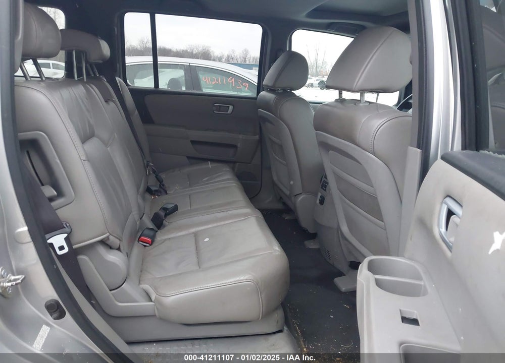 2011 HONDA PILOT EX-L VIN: 5FNYF4H50BB053553