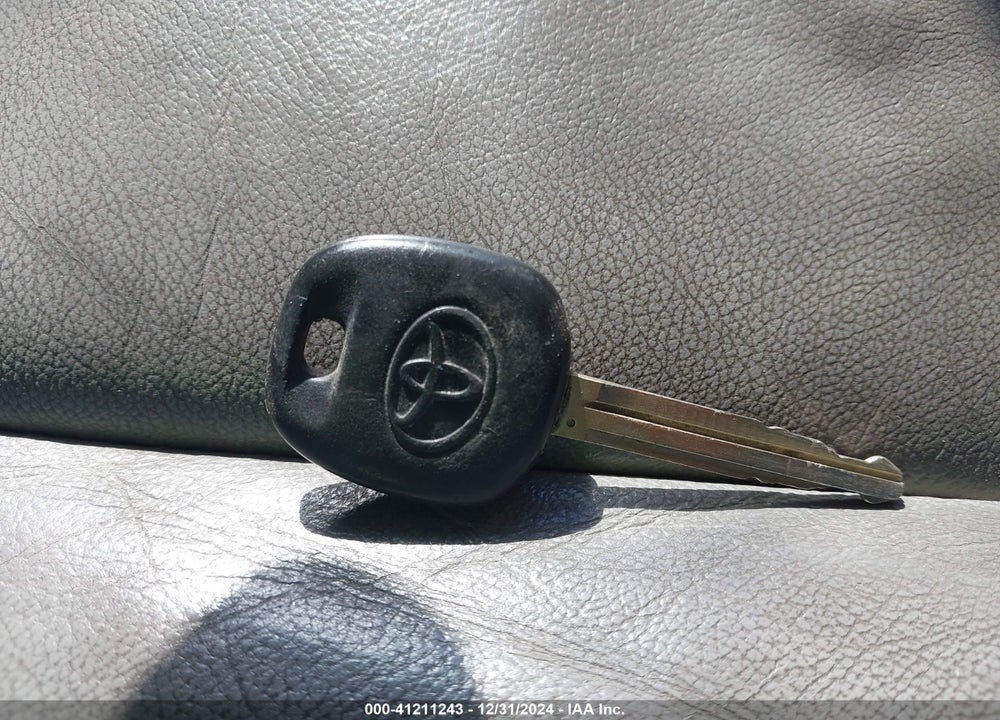 2005 TOYOTA CAMRY XLE V6 VIN: 4T1BF32K95U601958