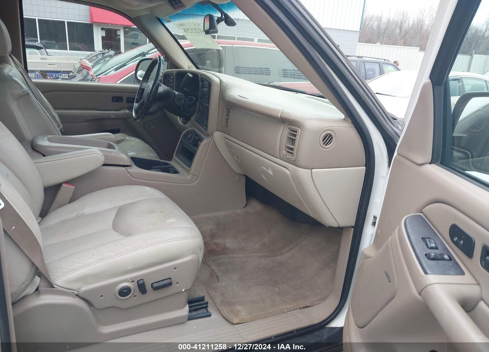 2005 CHEVROLET SUBURBAN 1500 LT VIN: 3GNFK16Z65G281621