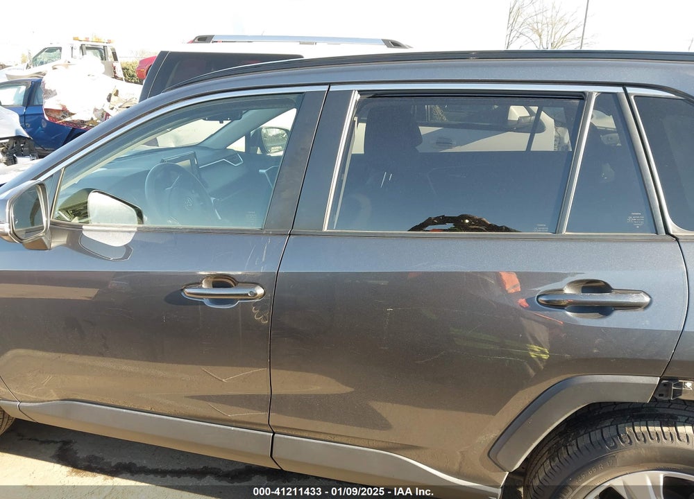 2019 TOYOTA RAV4 XLE VIN: JTMW1RFV3KD034847