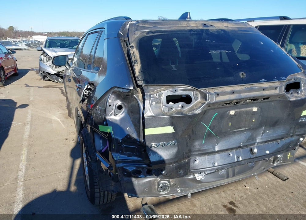 2019 TOYOTA RAV4 XLE VIN: JTMW1RFV3KD034847