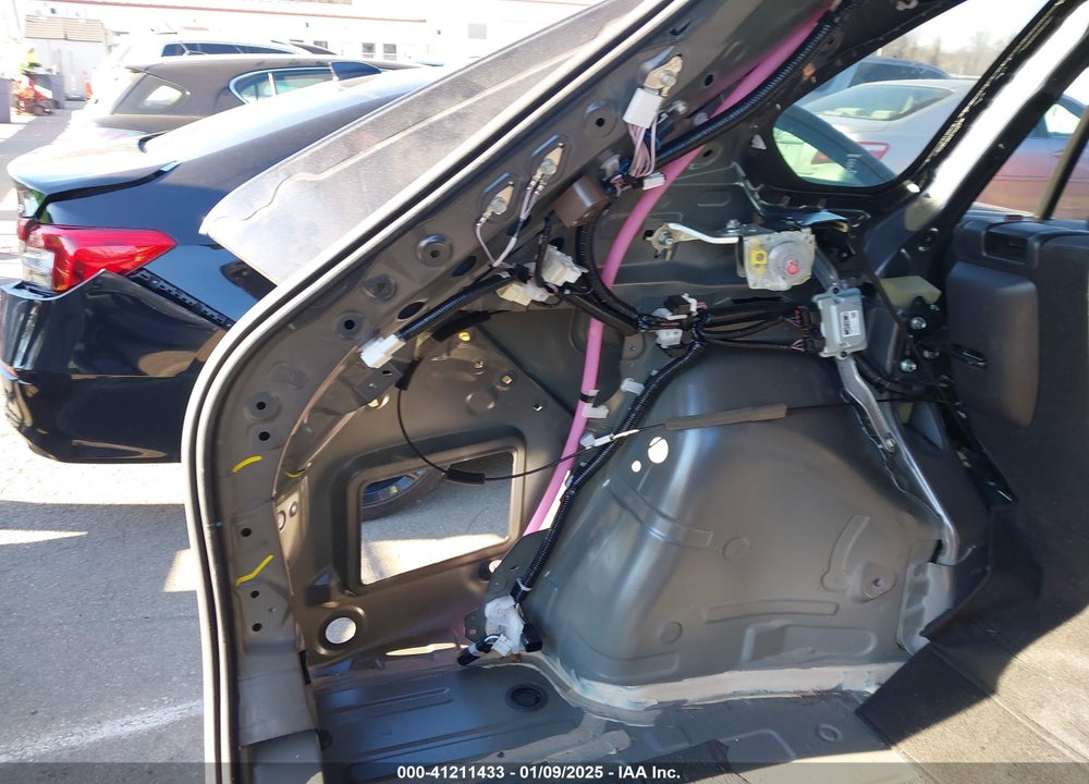 2019 TOYOTA RAV4 XLE VIN: JTMW1RFV3KD034847