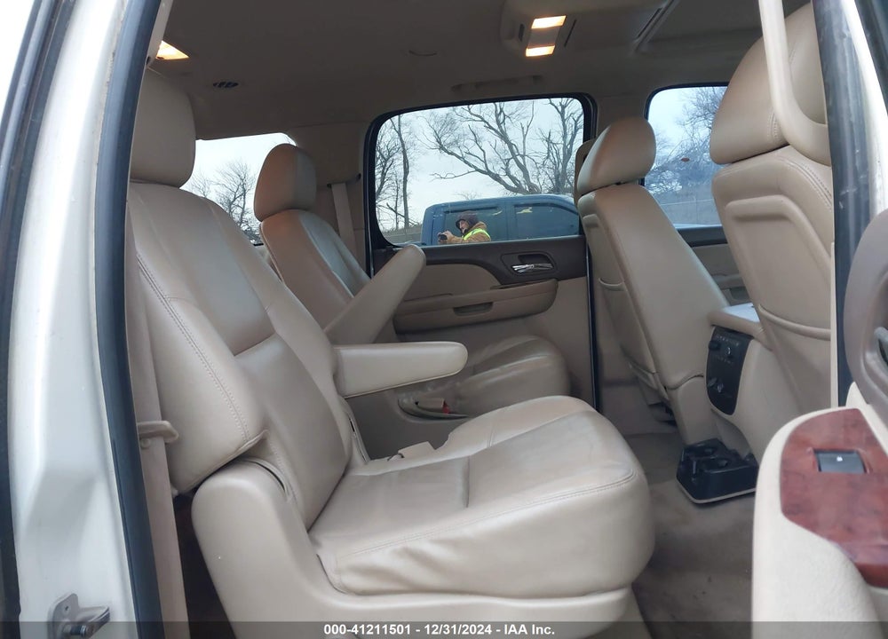 2011 CHEVROLET SUBURBAN 1500 LTZ VIN: 1GNSKKE38BR293444