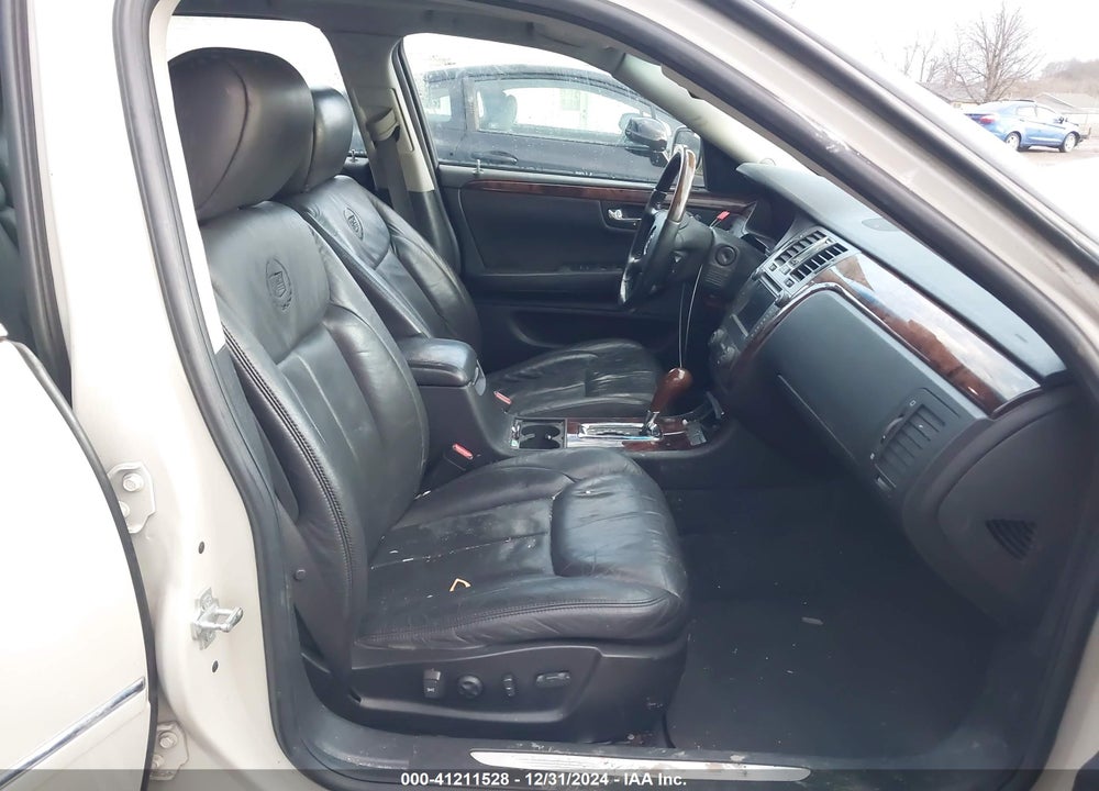 2011 CADILLAC DTS PREMIUM COLLECTION VIN: 1G6KH5E62BU138469