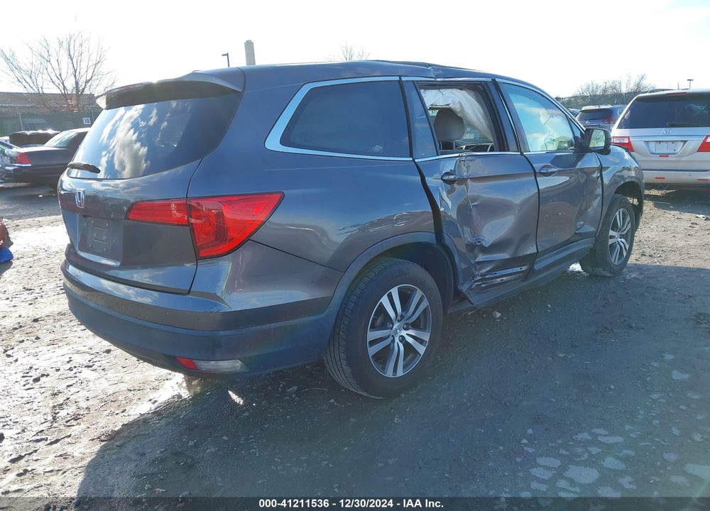 2017 HONDA PILOT VIN: 5FNYF5H39HB017549