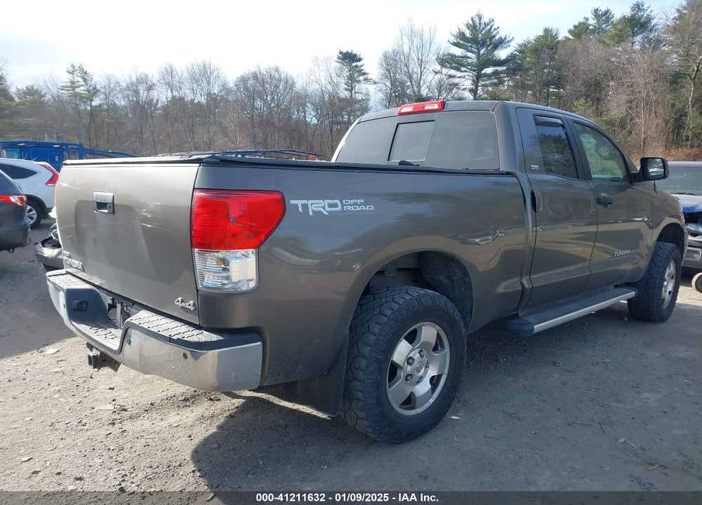 2011 TOYOTA TUNDRA VIN: 5TFUM5F15BX020824