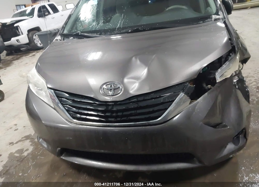2014 TOYOTA SIENNA LE V6 8 PASSENGER VIN: 5TDKK3DC1ES412327
