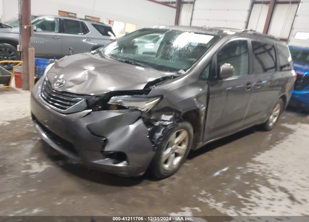 2014 TOYOTA SIENNA LE V6 8 PASSENGER VIN: 5TDKK3DC1ES412327