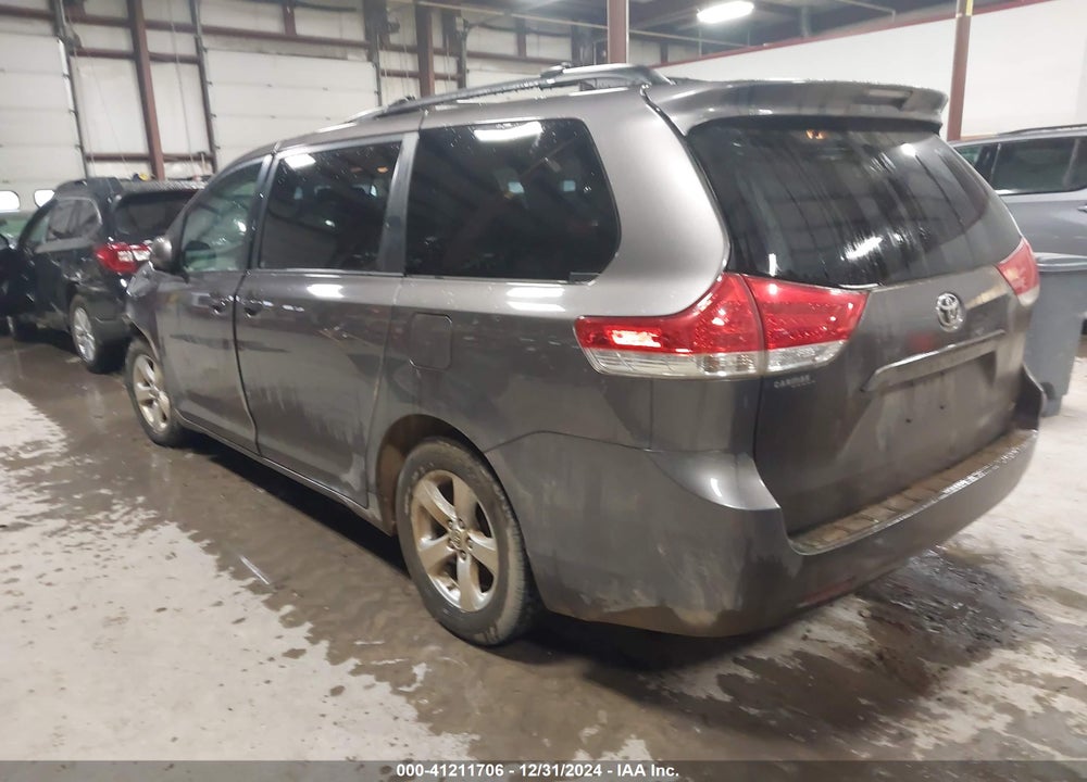 2014 TOYOTA SIENNA LE V6 8 PASSENGER VIN: 5TDKK3DC1ES412327