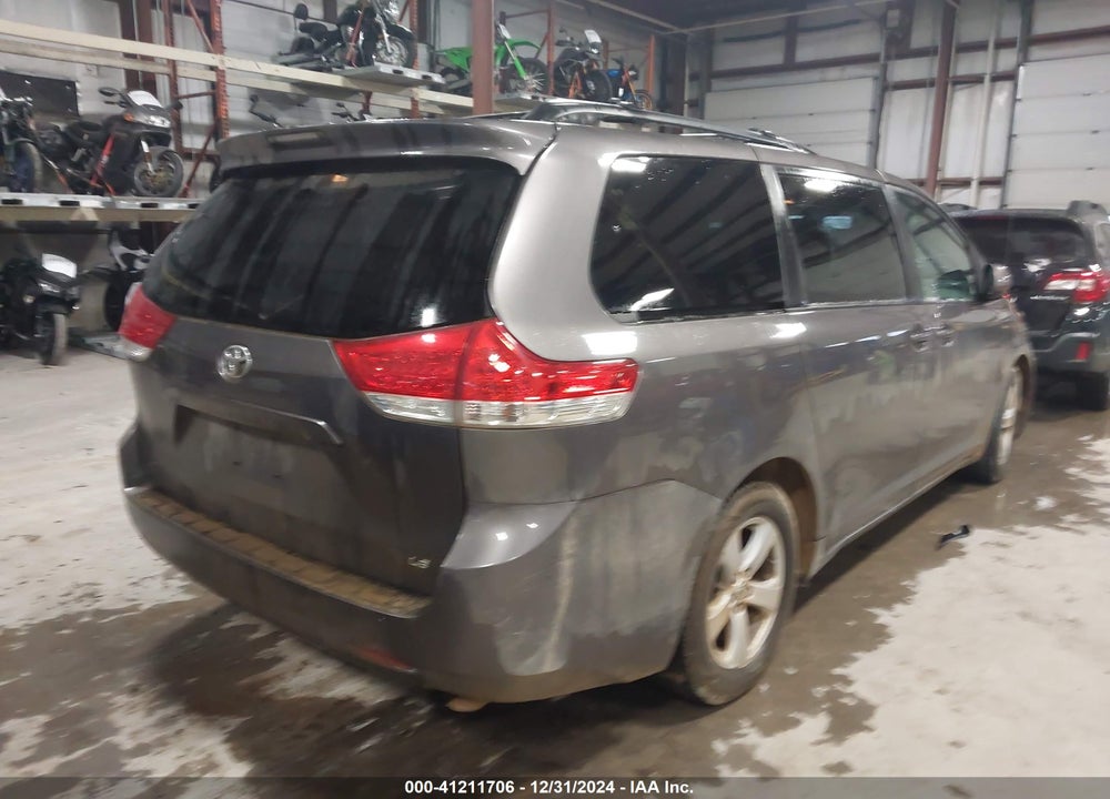 2014 TOYOTA SIENNA LE V6 8 PASSENGER VIN: 5TDKK3DC1ES412327