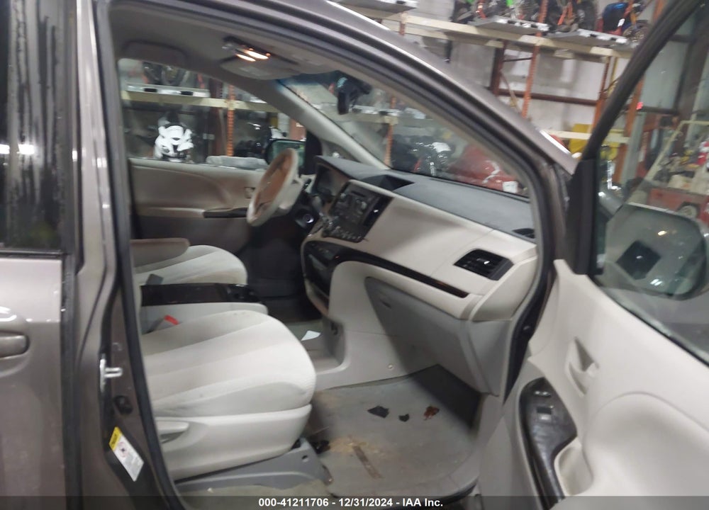 2014 TOYOTA SIENNA LE V6 8 PASSENGER VIN: 5TDKK3DC1ES412327