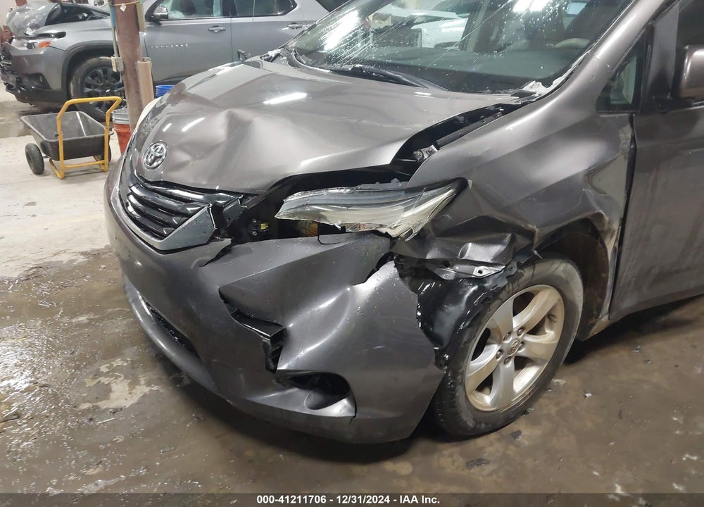 2014 TOYOTA SIENNA LE V6 8 PASSENGER VIN: 5TDKK3DC1ES412327