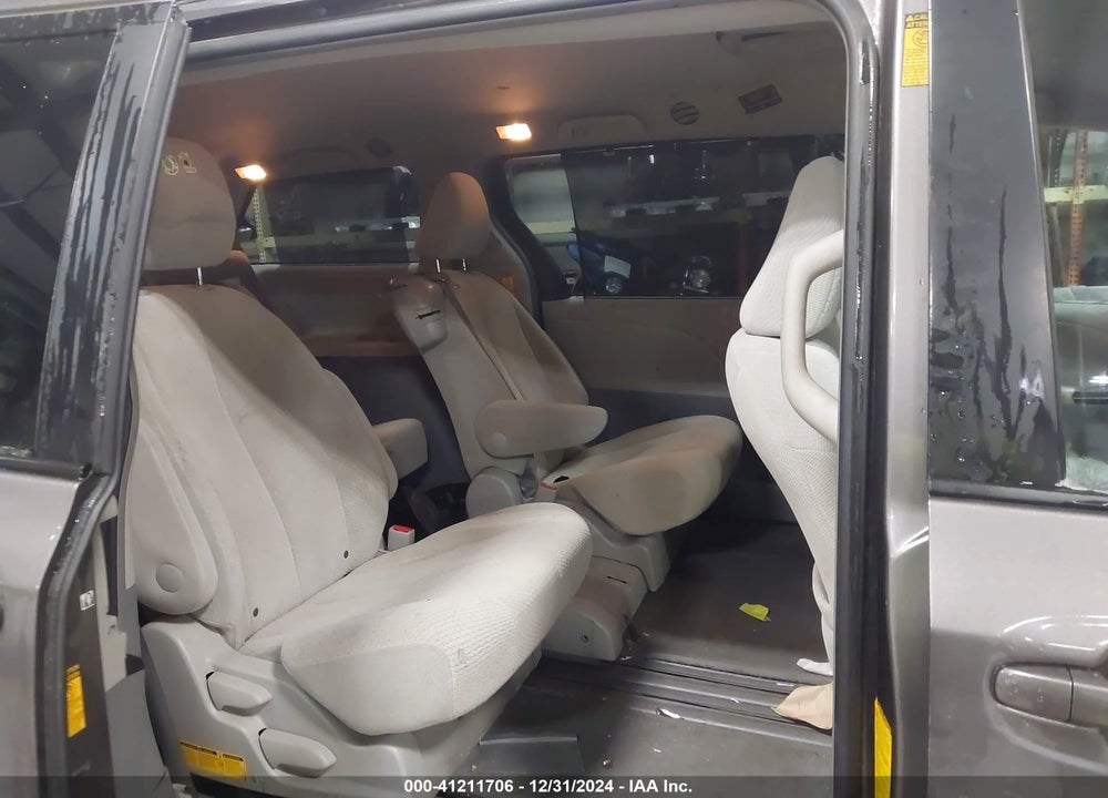 2014 TOYOTA SIENNA LE V6 8 PASSENGER VIN: 5TDKK3DC1ES412327