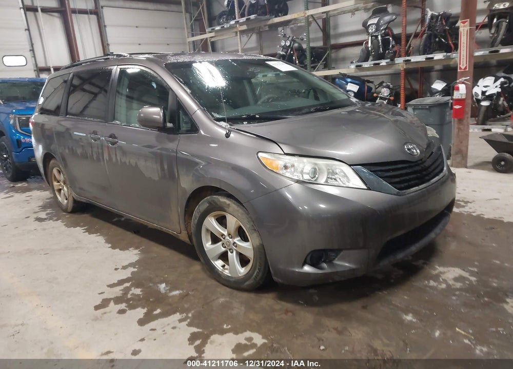 2014 TOYOTA SIENNA LE V6 8 PASSENGER VIN: 5TDKK3DC1ES412327