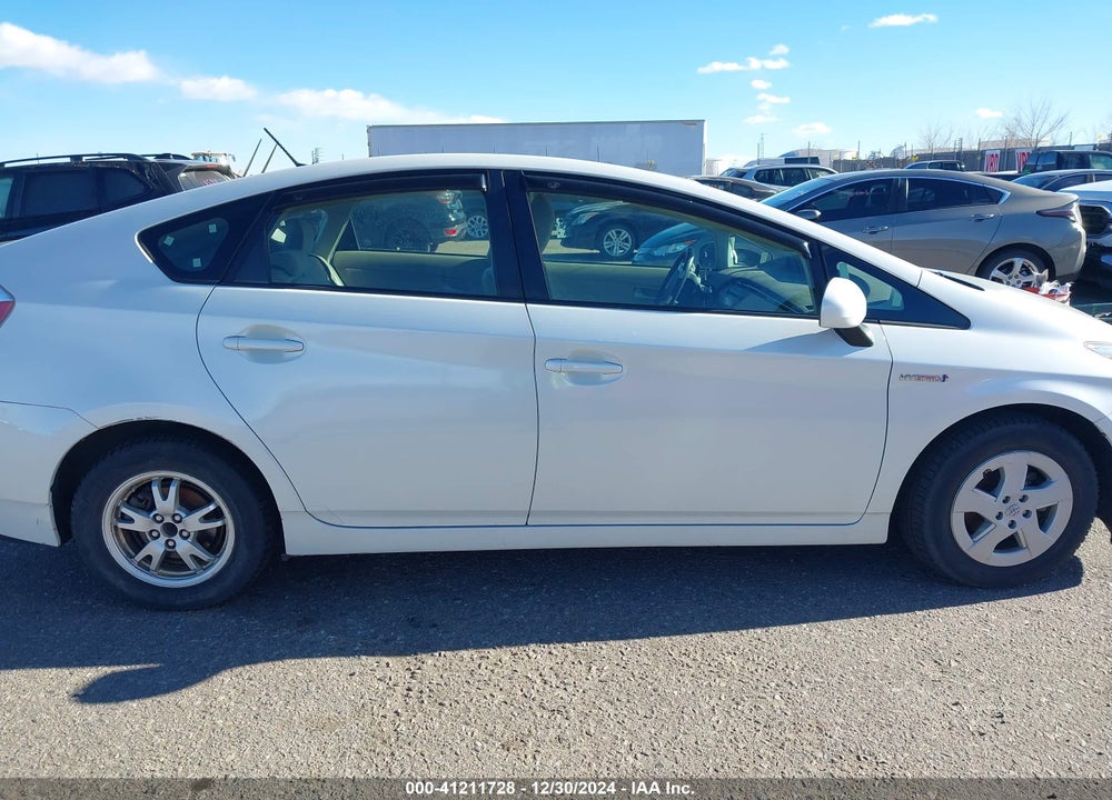 2011 TOYOTA PRIUS TWO VIN: JTDKN3DU5B1404403