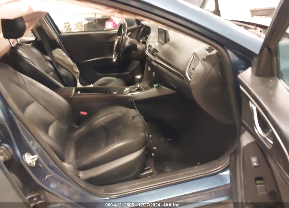 2018 MAZDA MAZDA3 VIN: 3MZBN1M38JM266169