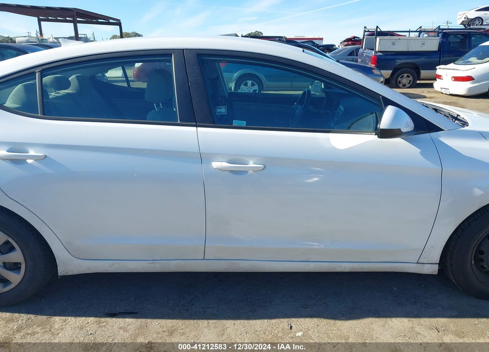 2017 HYUNDAI ELANTRA VIN: 5NPD74LF9HH062788