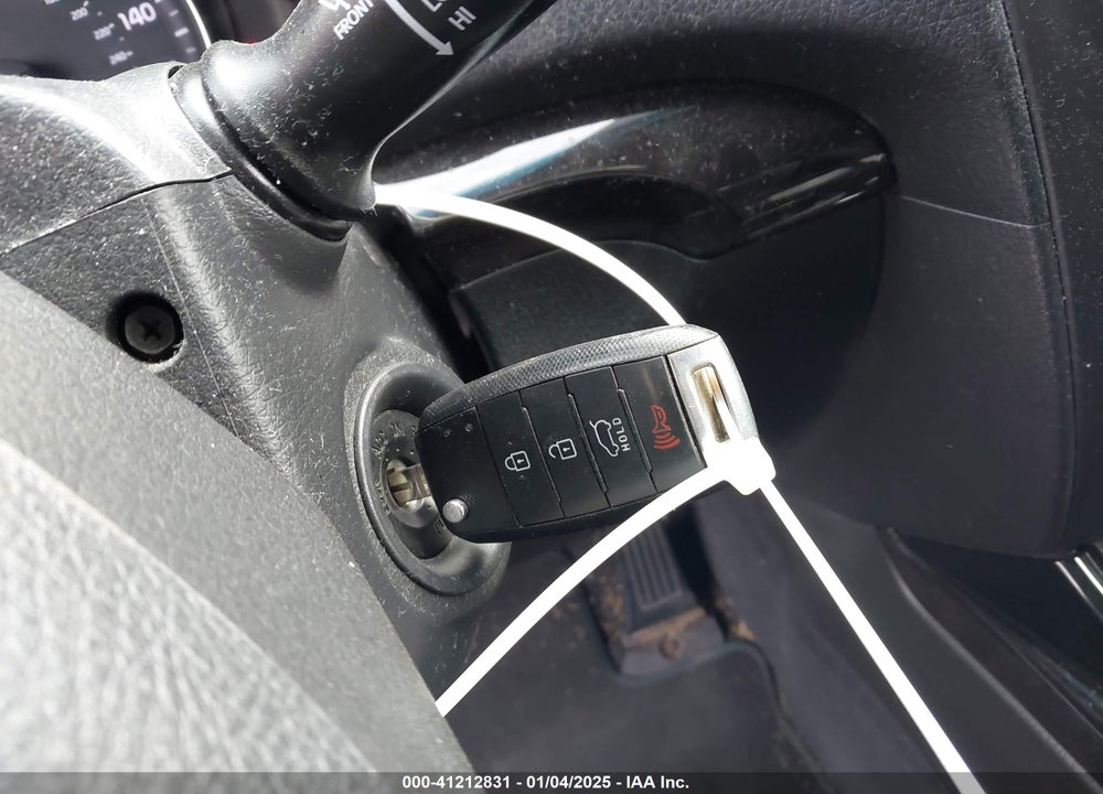 2014 KIA SORENTO LX VIN: 5XYKTCA61EG434871