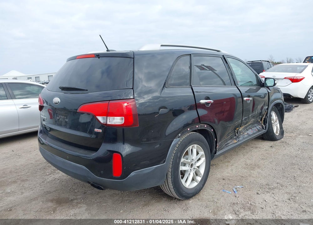2014 KIA SORENTO LX VIN: 5XYKTCA61EG434871