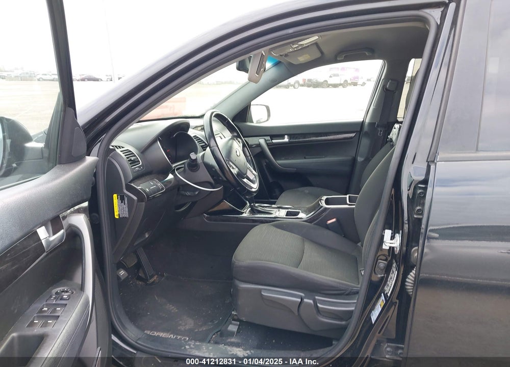 2014 KIA SORENTO LX VIN: 5XYKTCA61EG434871