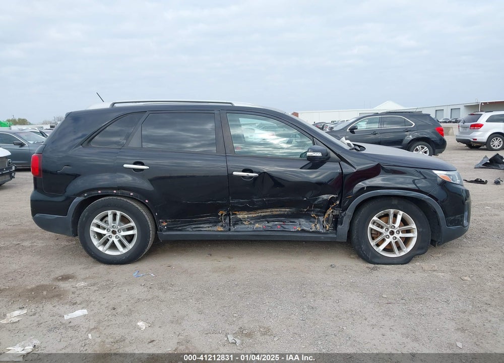 2014 KIA SORENTO LX VIN: 5XYKTCA61EG434871
