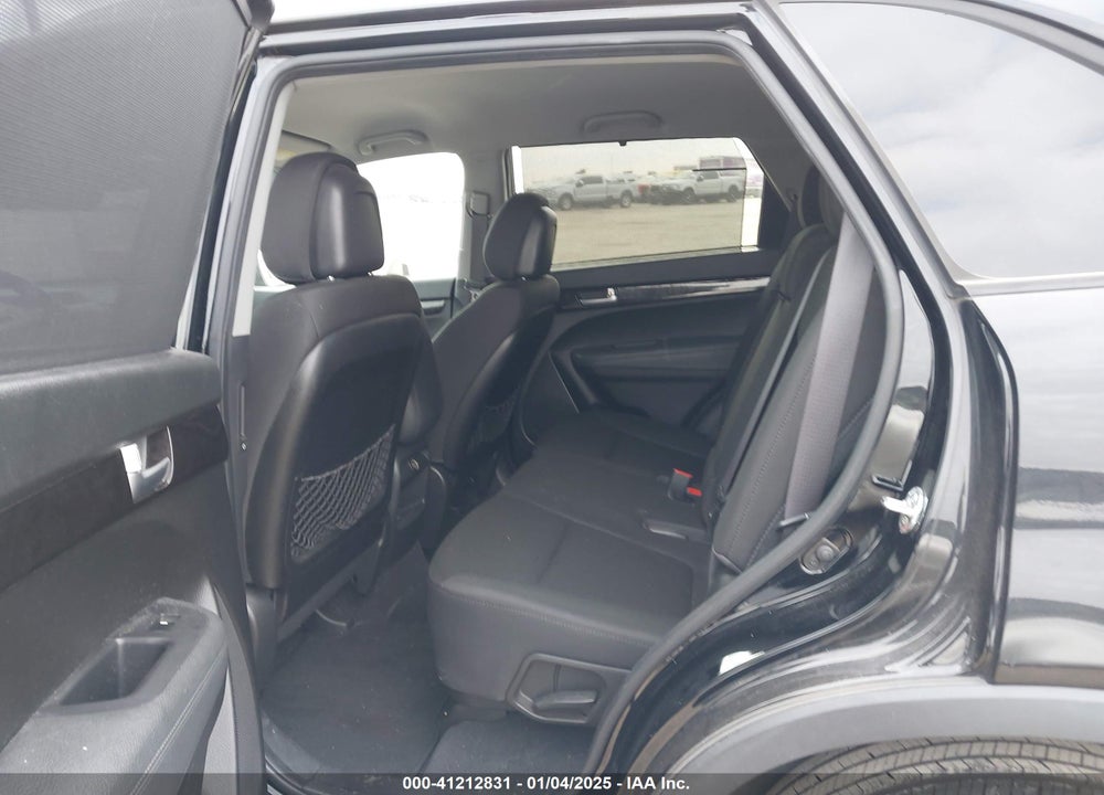 2014 KIA SORENTO LX VIN: 5XYKTCA61EG434871