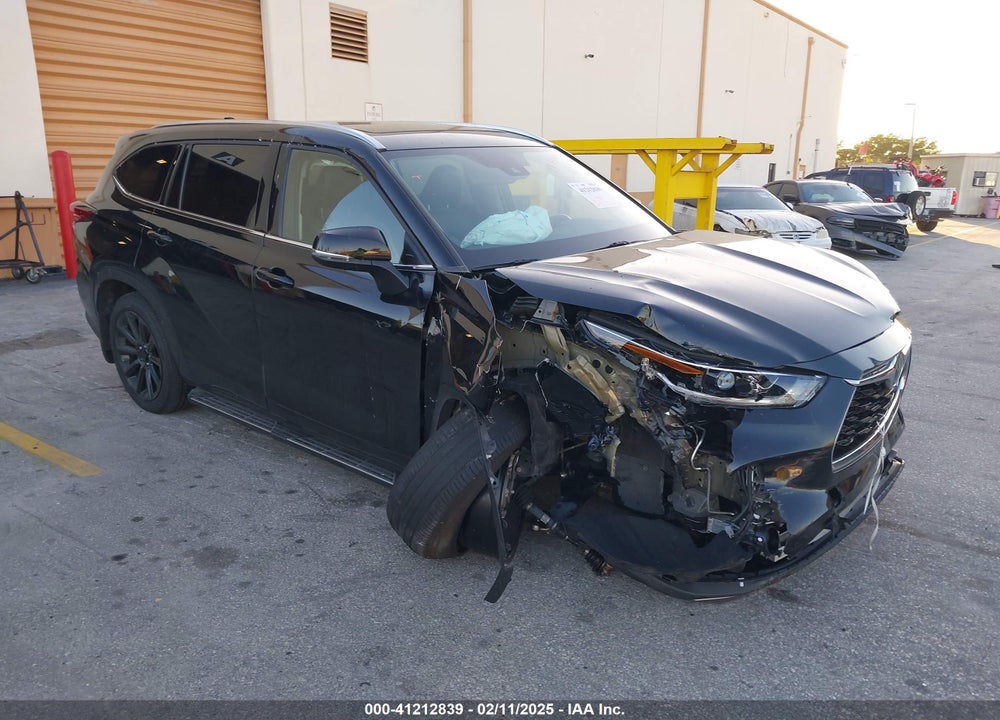 2022 TOYOTA HIGHLANDER VIN: 5TDFZRBH9NS239025