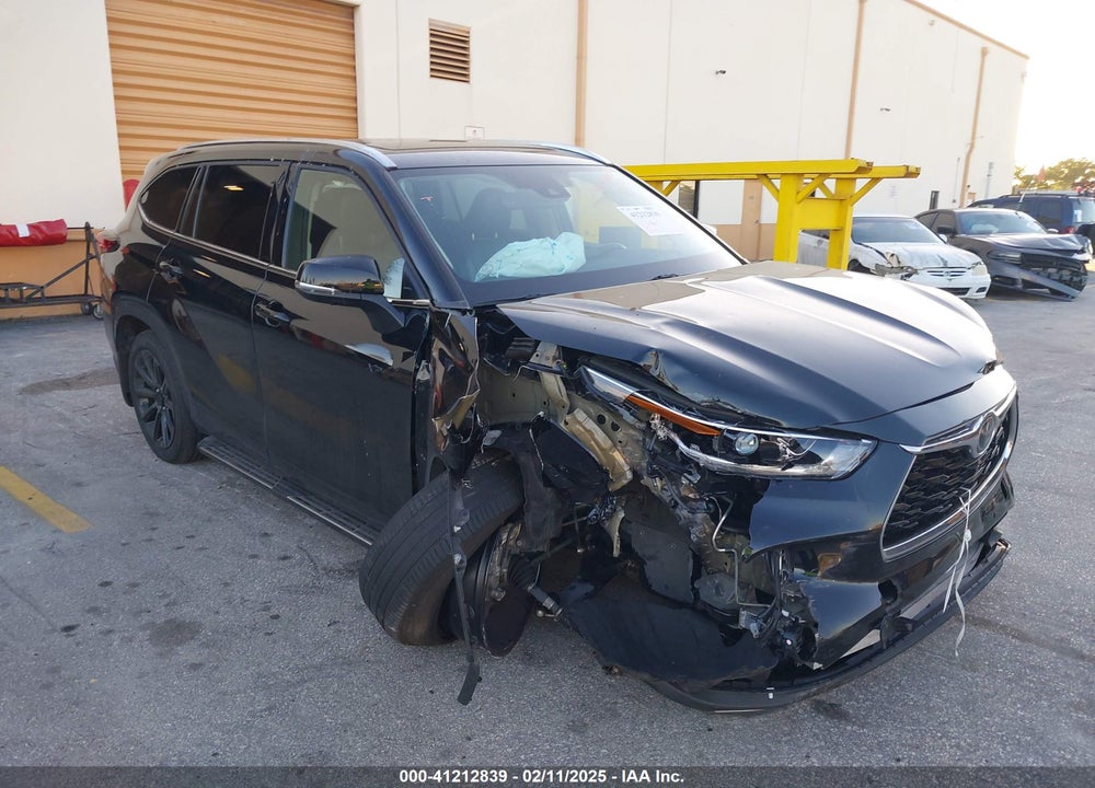 2022 TOYOTA HIGHLANDER VIN: 5TDFZRBH9NS239025