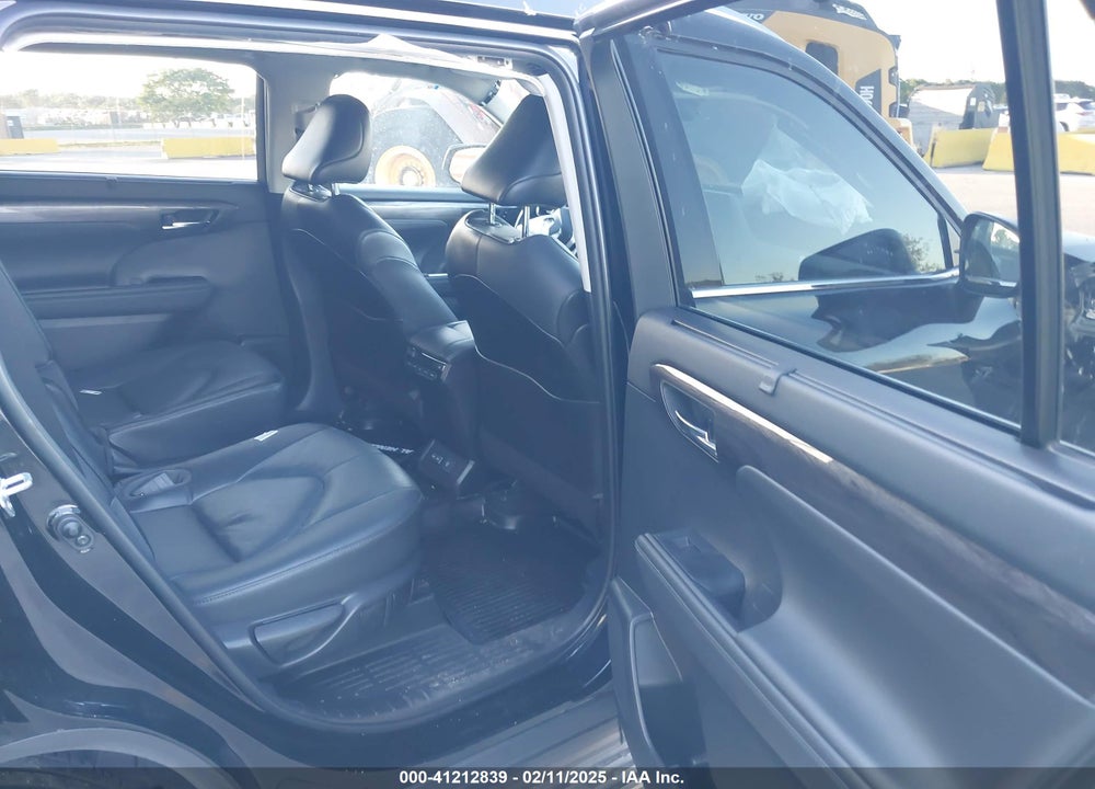 2022 TOYOTA HIGHLANDER VIN: 5TDFZRBH9NS239025
