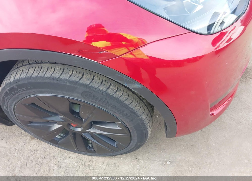 2024 TESLA MODEL Y VIN: 7SAYGDED7RF052678