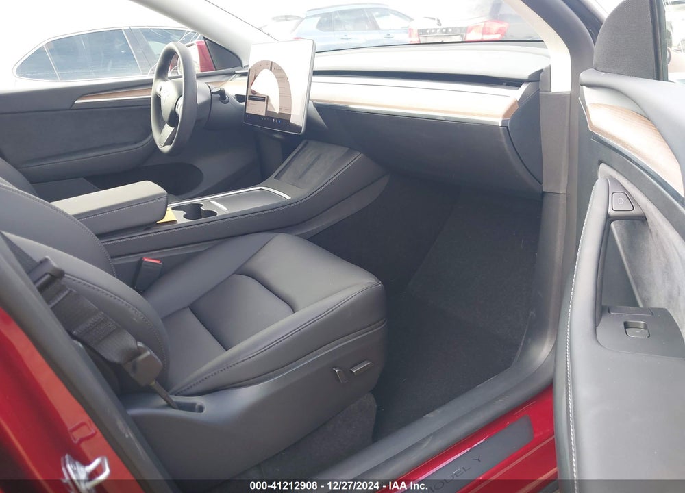 2024 TESLA MODEL Y VIN: 7SAYGDED7RF052678