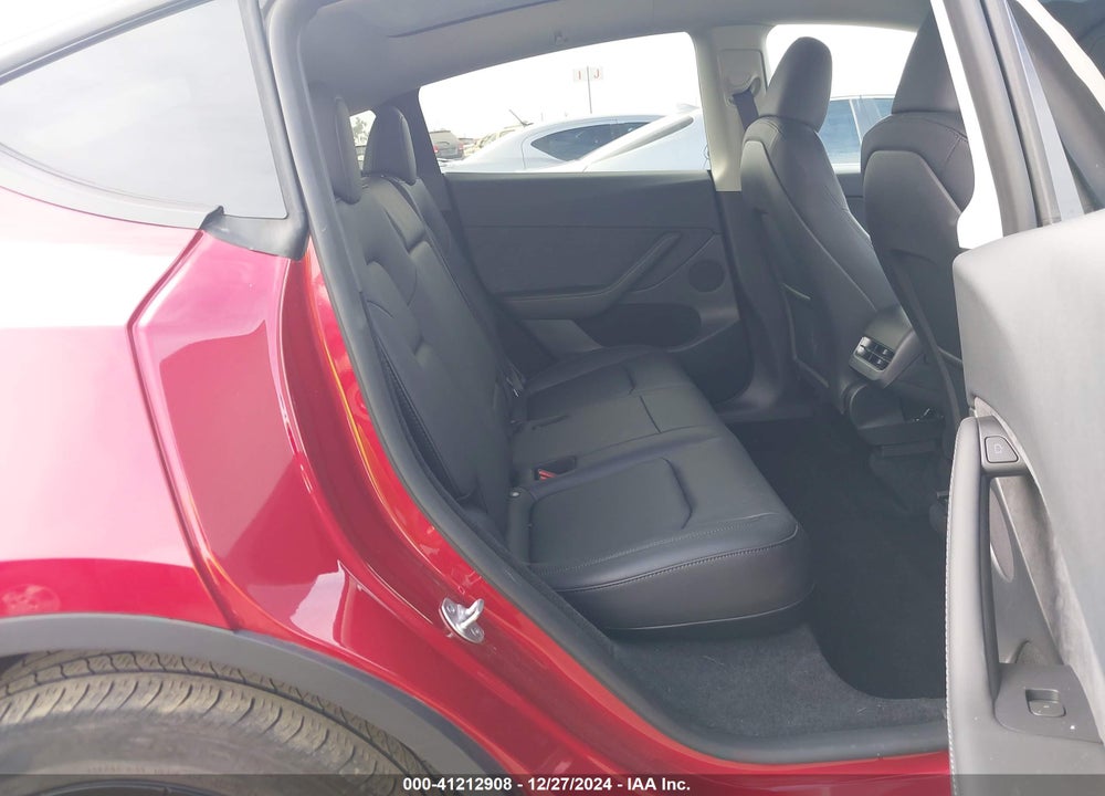 2024 TESLA MODEL Y VIN: 7SAYGDED7RF052678