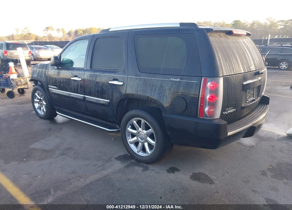 2007 GMC YUKON DENALI VIN: 1GKFK638X7J368607