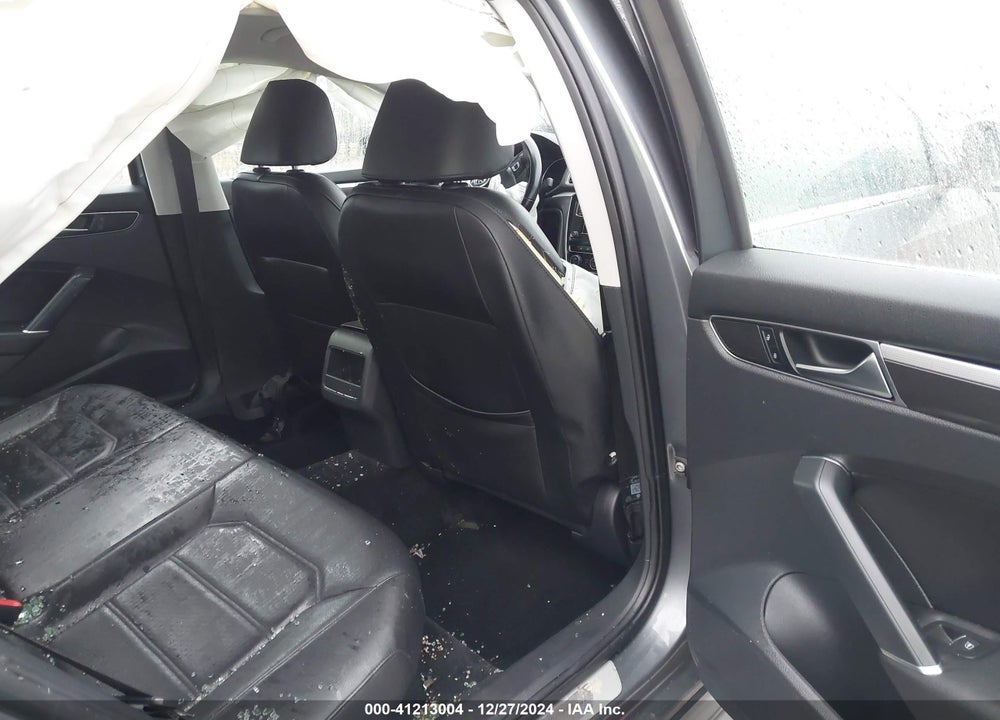 2017 VOLKSWAGEN PASSAT VIN: 1VWDT7A37HC081421