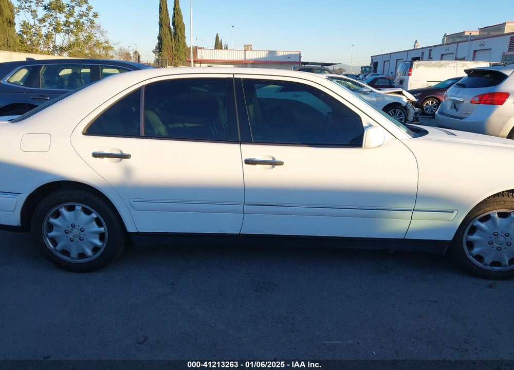 1998 MERCEDES-BENZ E 320 VIN: WDBJF65F3WA708408