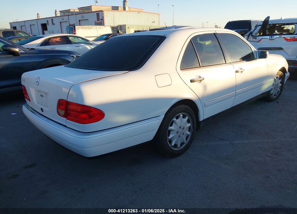 1998 MERCEDES-BENZ E 320 VIN: WDBJF65F3WA708408