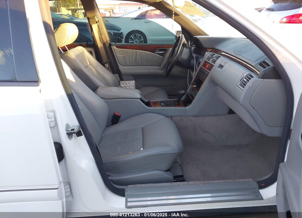 1998 MERCEDES-BENZ E 320 VIN: WDBJF65F3WA708408