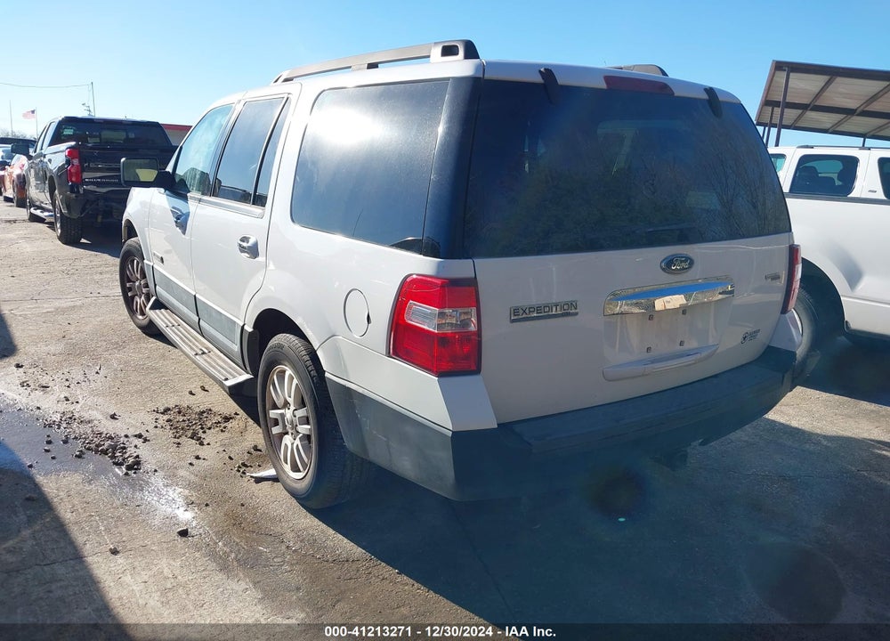 2007 FORD EXPEDITION XLT VIN: 1FMFU15597LA72201