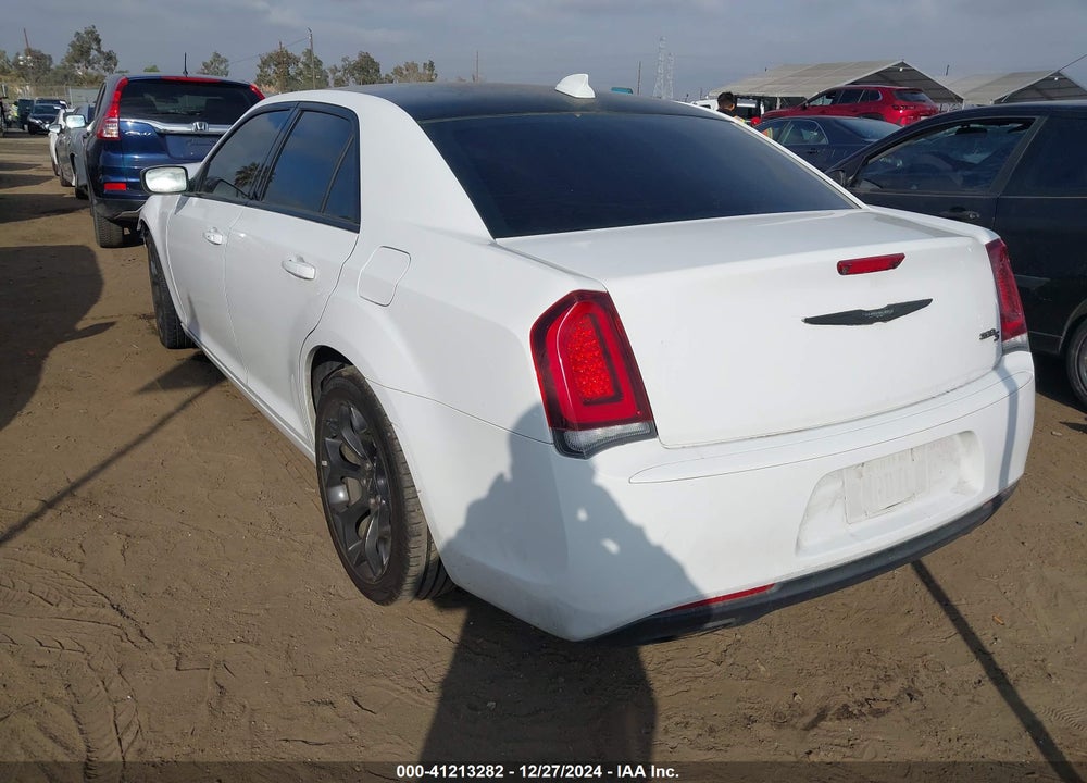 2019 CHRYSLER 300 VIN: 2C3CCABG9KH562695