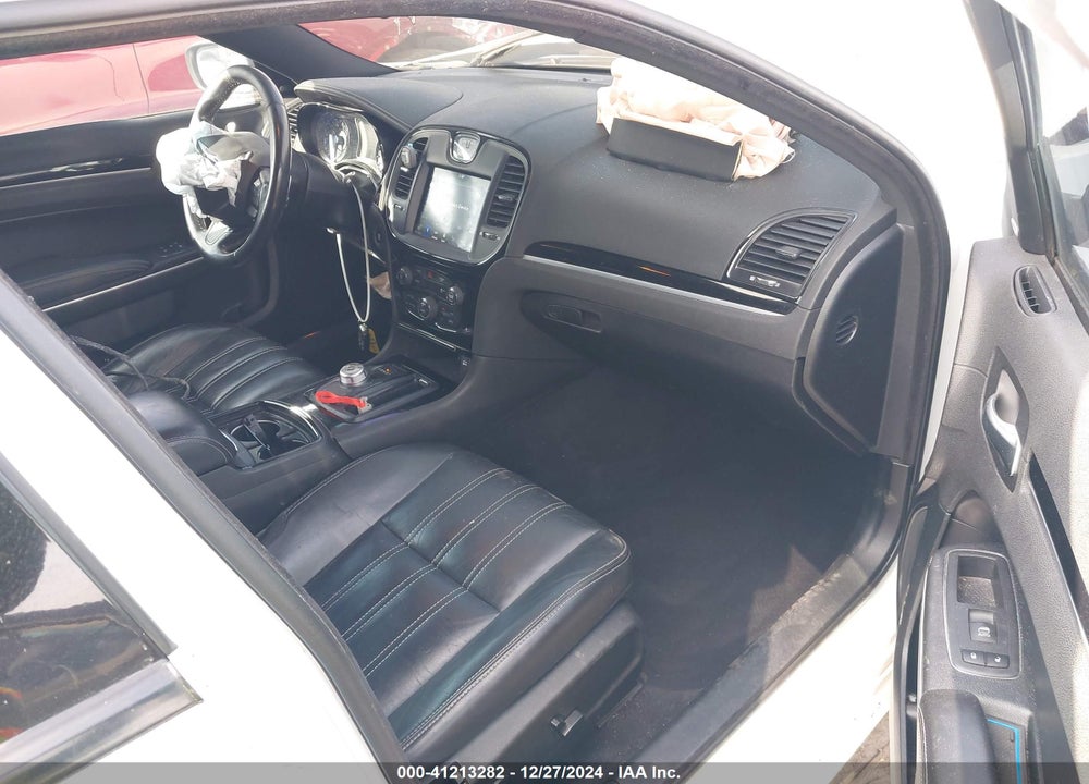 2019 CHRYSLER 300 VIN: 2C3CCABG9KH562695