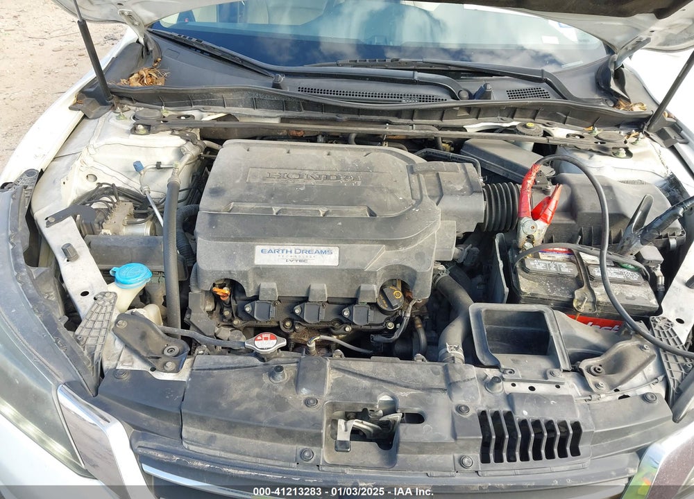 2013 HONDA ACCORD VIN: 1HGCR3F80DA025824