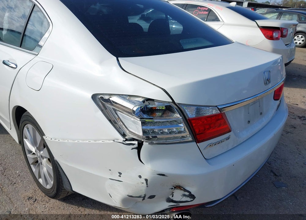 2013 HONDA ACCORD VIN: 1HGCR3F80DA025824