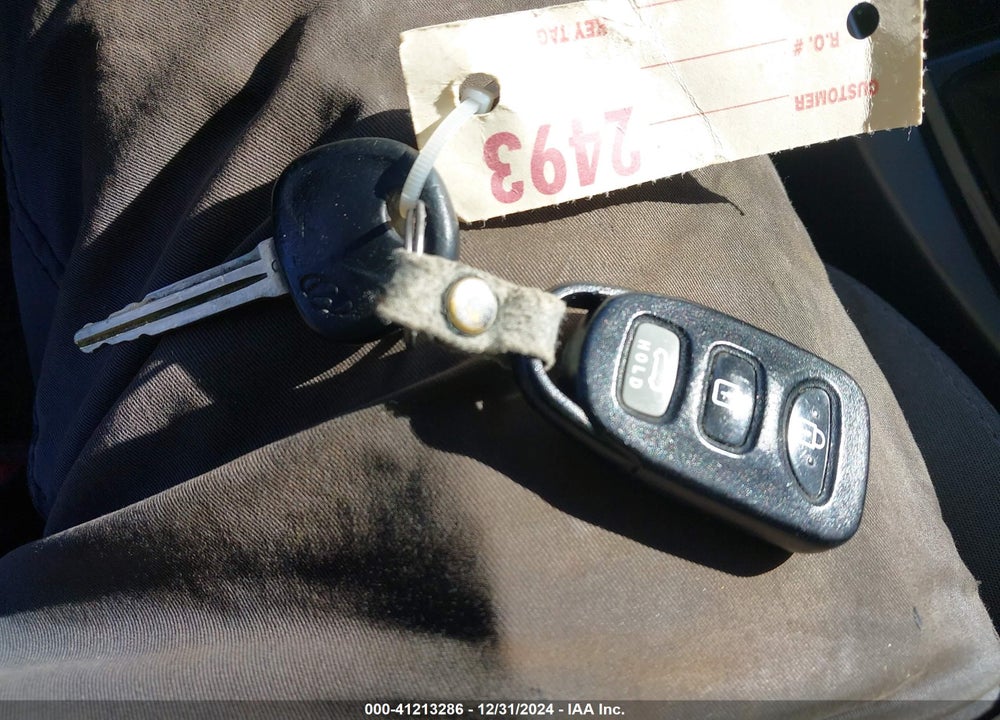 2014 HYUNDAI ELANTRA VIN: 5NPDH4AE1EH466686