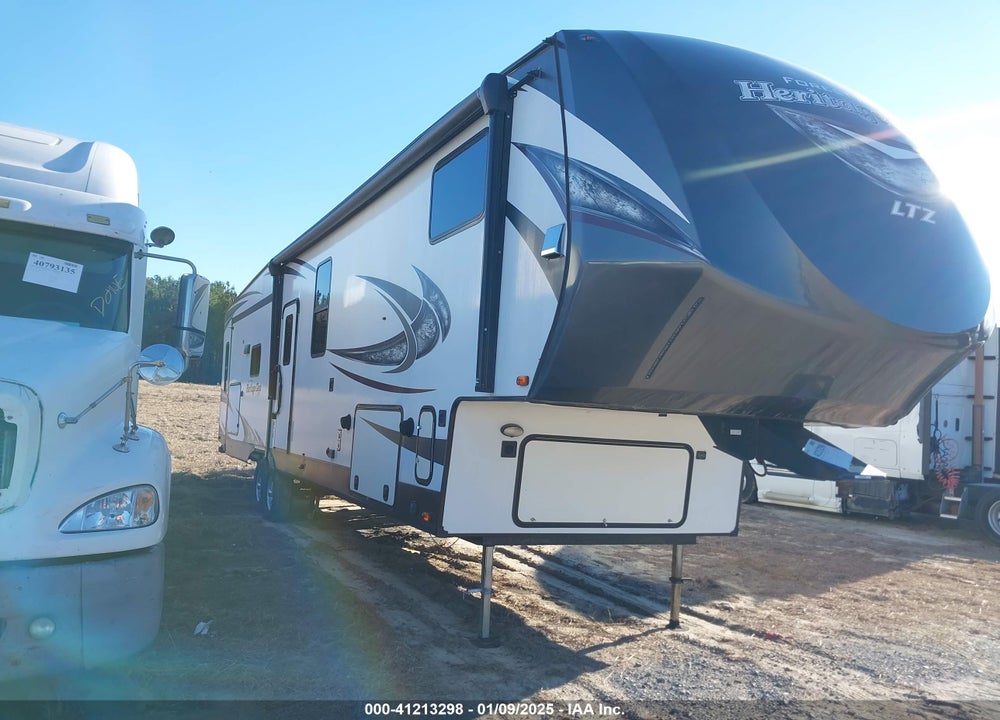 2018 WILDWOOD HRTG395RET VIN: 4X4FWBN27JV701793