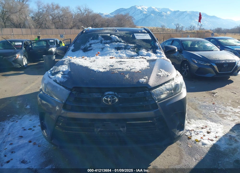 2019 TOYOTA HIGHLANDER SE VIN: 5TDJZRFH8KS932362