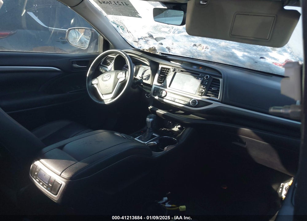 2019 TOYOTA HIGHLANDER SE VIN: 5TDJZRFH8KS932362
