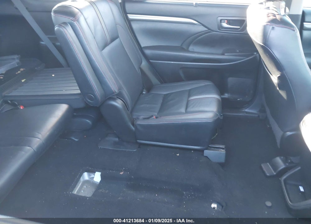 2019 TOYOTA HIGHLANDER SE VIN: 5TDJZRFH8KS932362