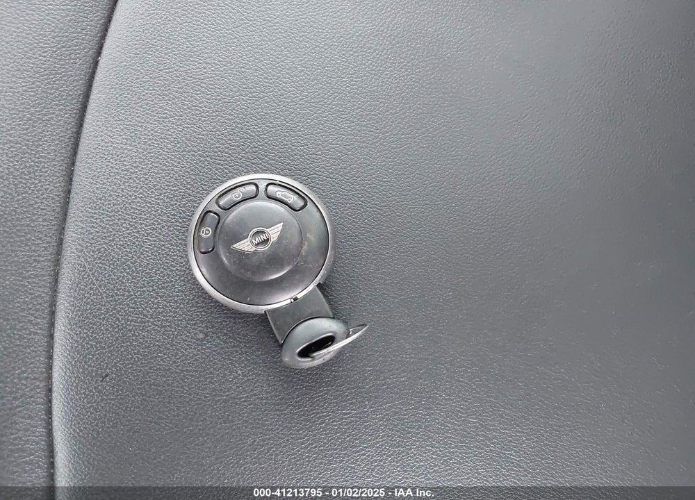 2012 MINI COOPER S VIN: WMWSV3C50CT385689